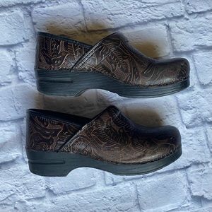 Dansko 40 Nursing Clogs Shoes Size US 9-10 mules